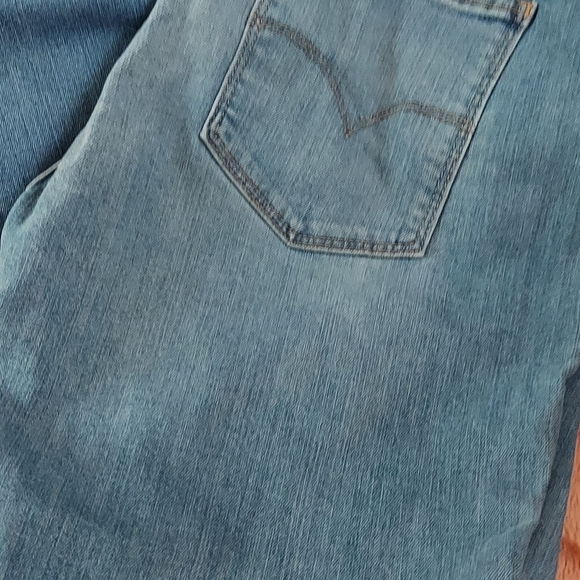 Levis - Picture 2 of 3